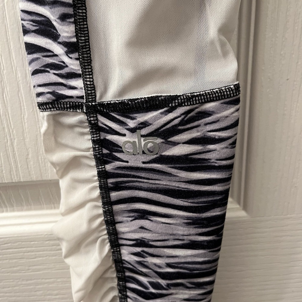 ALO Yoga Leggings Small Black White Runway Tight Ruffle Mesh Full Length Tiger - Picture 4 of 10